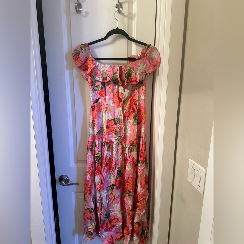 New dress with tags . Missing a button but I have it will ship it with.